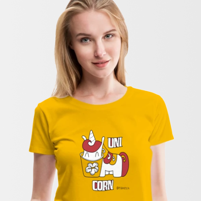 T-Shirt mit Purzel, der seine Nase in eine Popcorn-Tüte steckt mit einem riesigen Popcorn und dem Spruch: Uni Corn